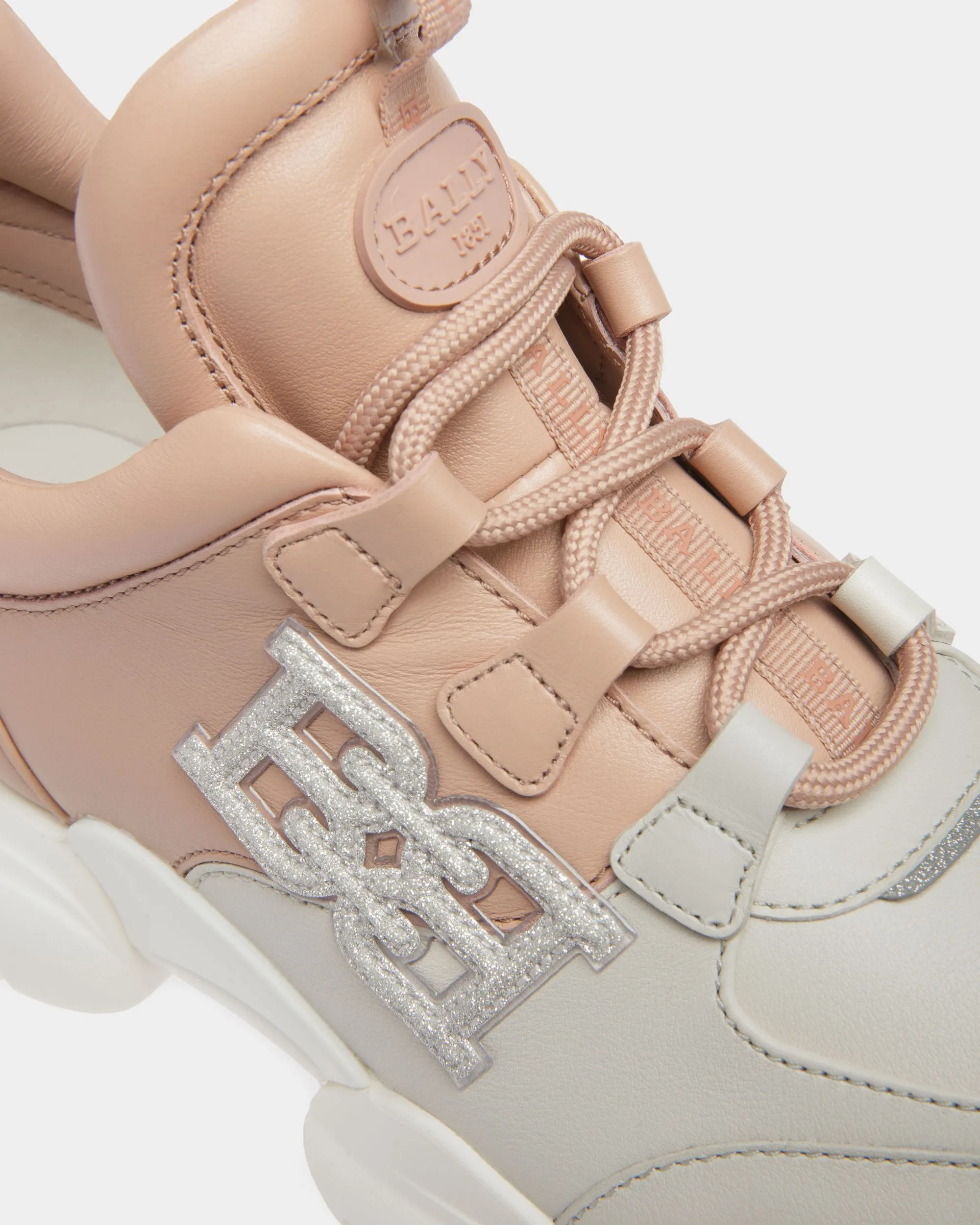 Claires Sneakers In Rose Gold And Dusty White Leather
