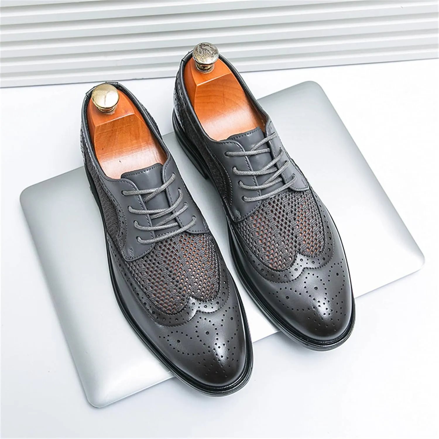Mens Hollowed Leather Lace Up Brogue Dress Oxford Shoes Summer Casual Lightweight Wingtip Derby Shoes for Formal Business Dress Wedding