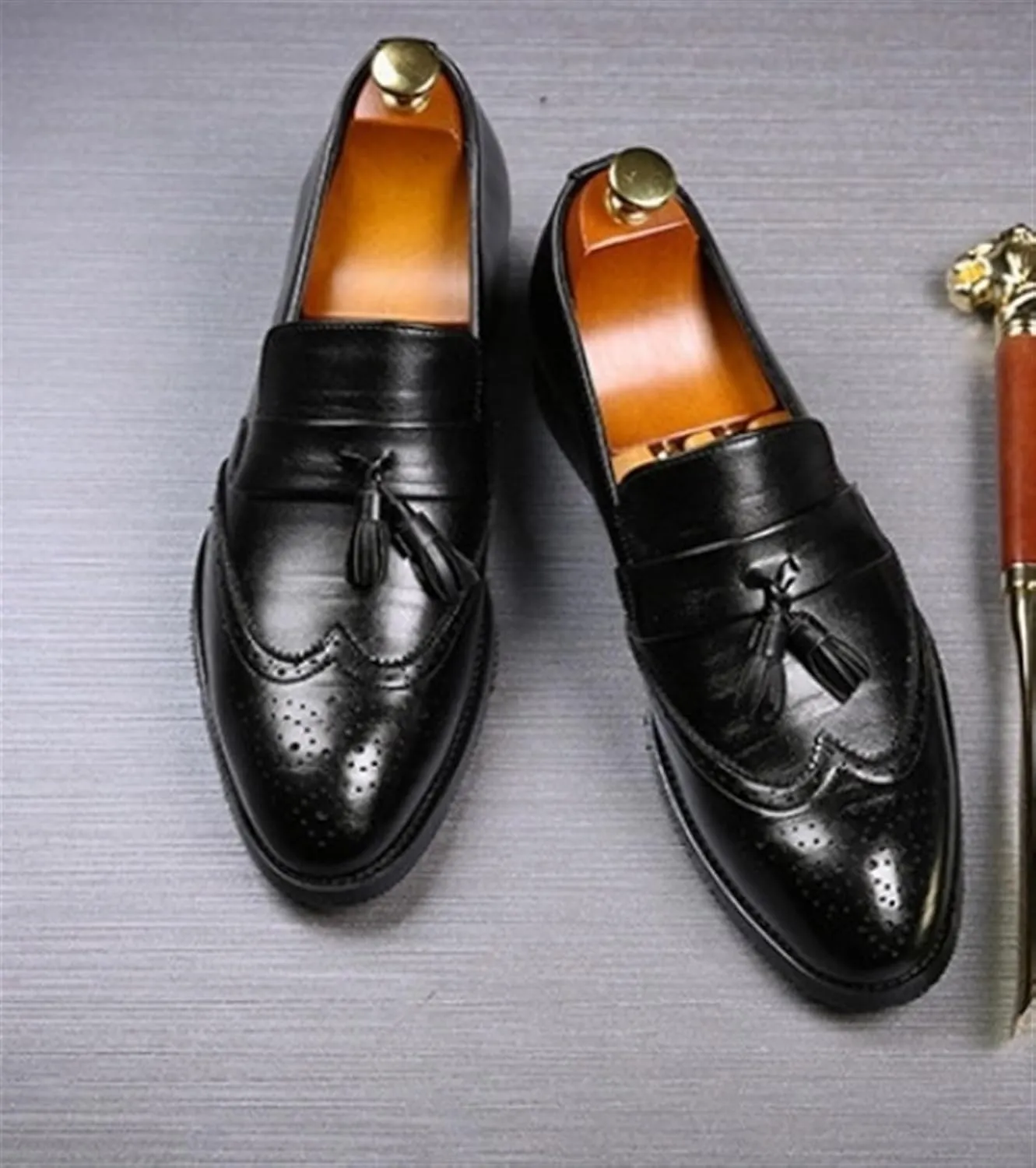 Men's Leather Tassel Loafers Slip-On Wingtip Pattern Formal Business Work Shoes Outdoor Casual Fashion Pointed Toe Walking Dress Shoes for Men