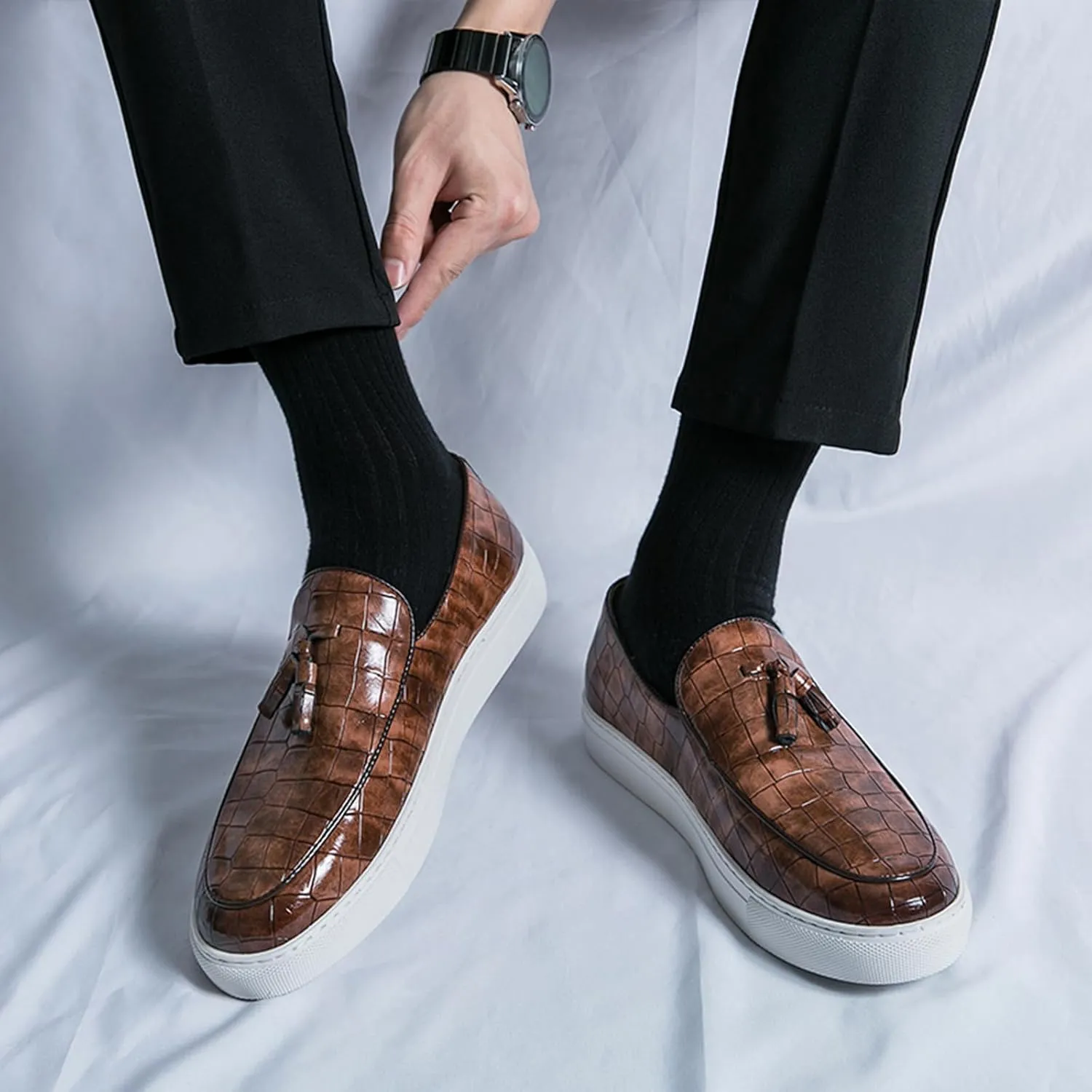 Men's Pattern Leather Platform Slip On Tassel Loafers Comfortable Round Toe Low Top Non-Slip Casual Dress Shoes Flat Penny Loafer for Dating Business Party