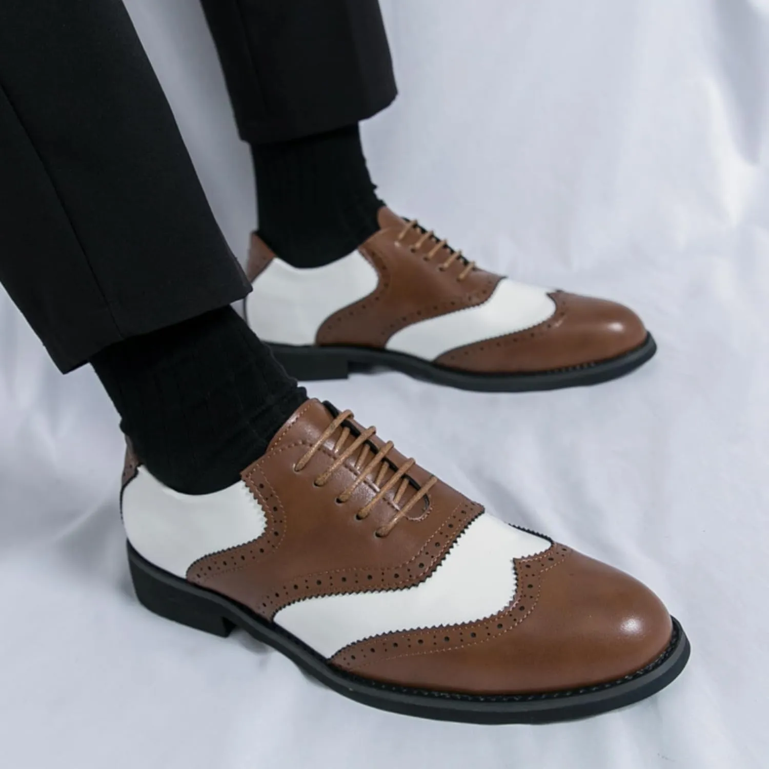 Men's Two - Tone Leather Wingtip Oxford Shoes with Laces, Combining Classic Design and Fine Craftsmanship
