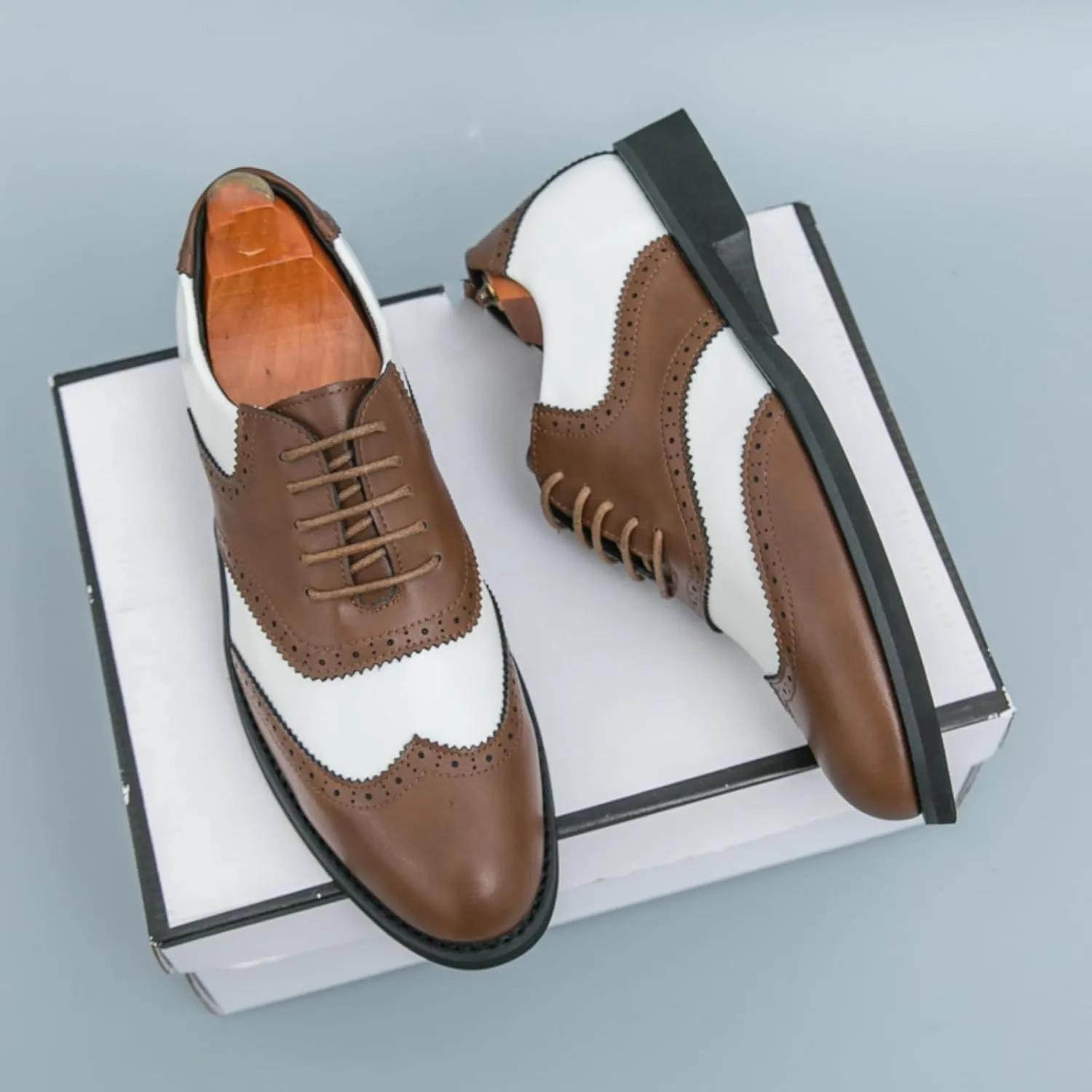 Men's Two - Tone Leather Wingtip Oxford Shoes with Laces, Combining Classic Design and Fine Craftsmanship