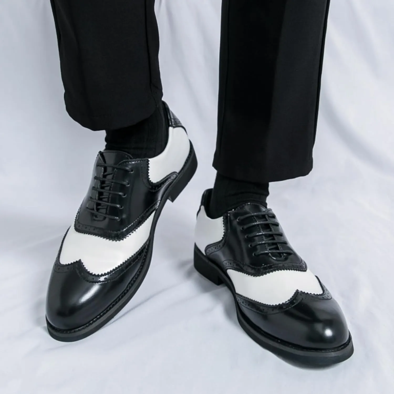 Men's Two - Tone Leather Wingtip Oxford Shoes with Laces, Combining Classic Design and Fine Craftsmanship