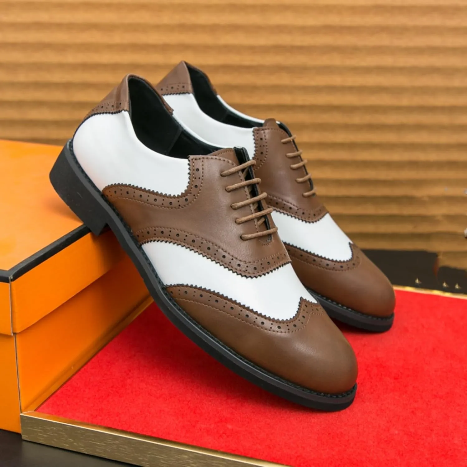 Men's Two - Tone Leather Wingtip Oxford Shoes with Laces, Combining Classic Design and Fine Craftsmanship