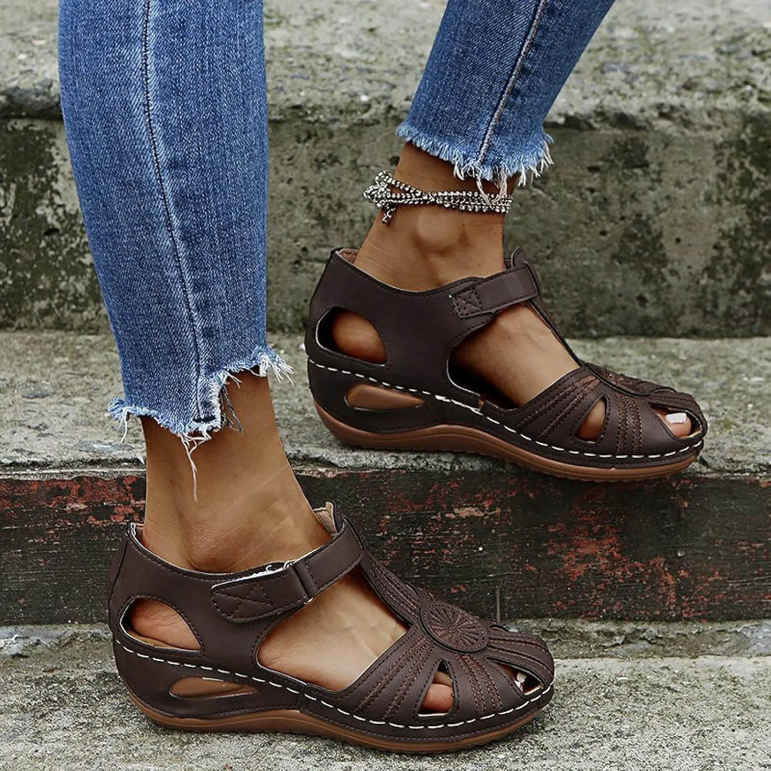 oiangi Hook and Loop Sandals for Women Wedge Hollow Closed Toe Summer Solid Color Flowers Beach Shoes Comfortable Casual Ladies Outdoor Slides Sandalias