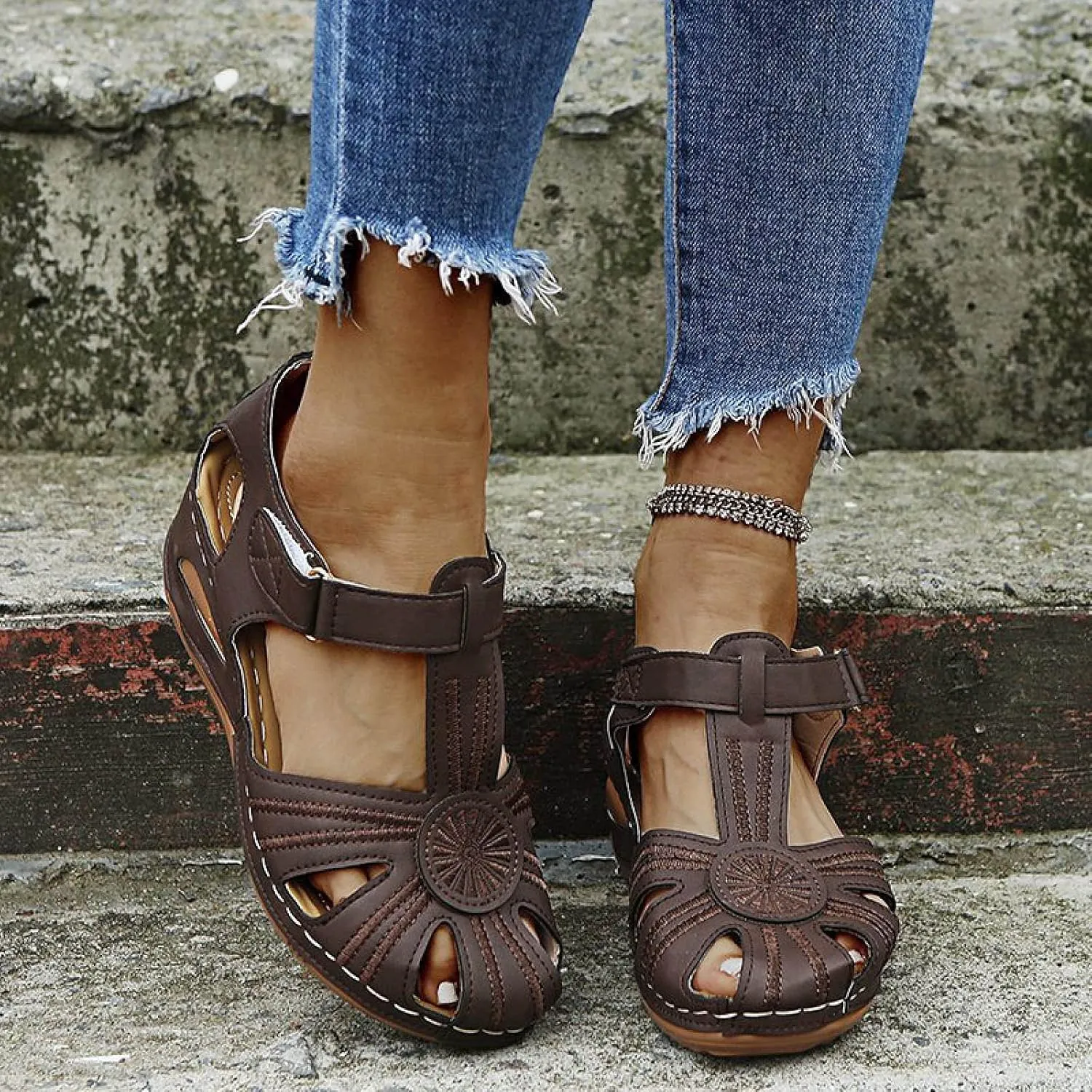 oiangi Hook and Loop Sandals for Women Wedge Hollow Closed Toe Summer Solid Color Flowers Beach Shoes Comfortable Casual Ladies Outdoor Slides Sandalias