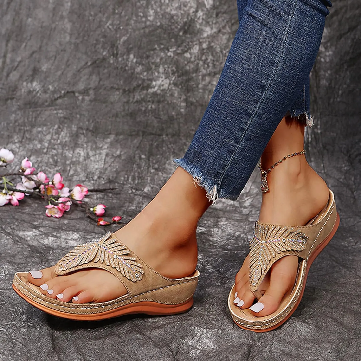 oiangi Rhinestone Wedge Sandals for Women,Summer Fashion Open Toe T Strap Thong Flip Flops Sandals Comfortable Casual Beach Shoes Slippers