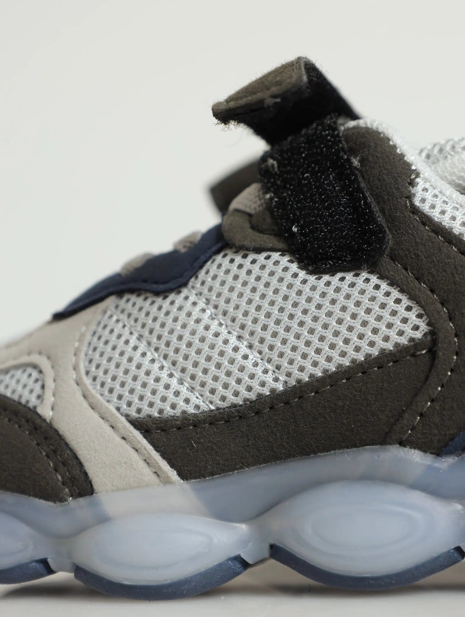 Pre-Boys Mesh Light-Up Sneaker - Grey