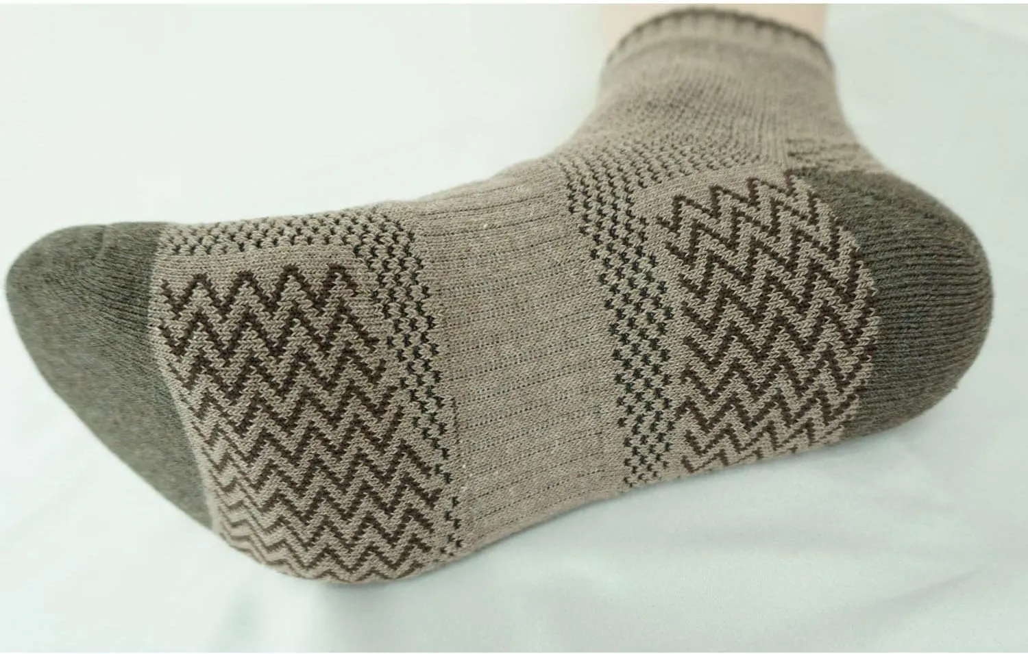 SEOULSTORY7 5pack Men's Full Cushion Mid Quarter Length Hiking Socks