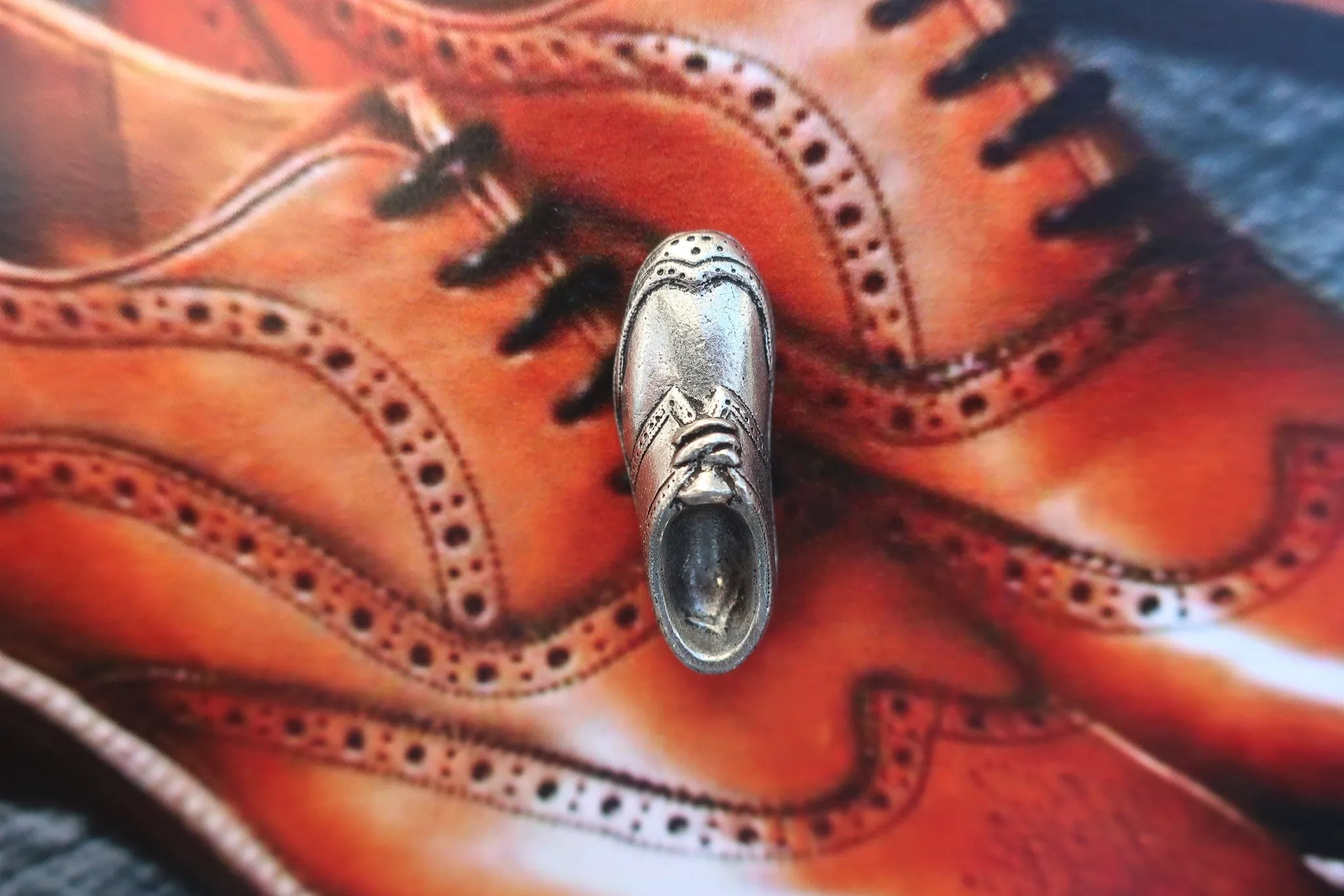 Wingtips Lapel Pin