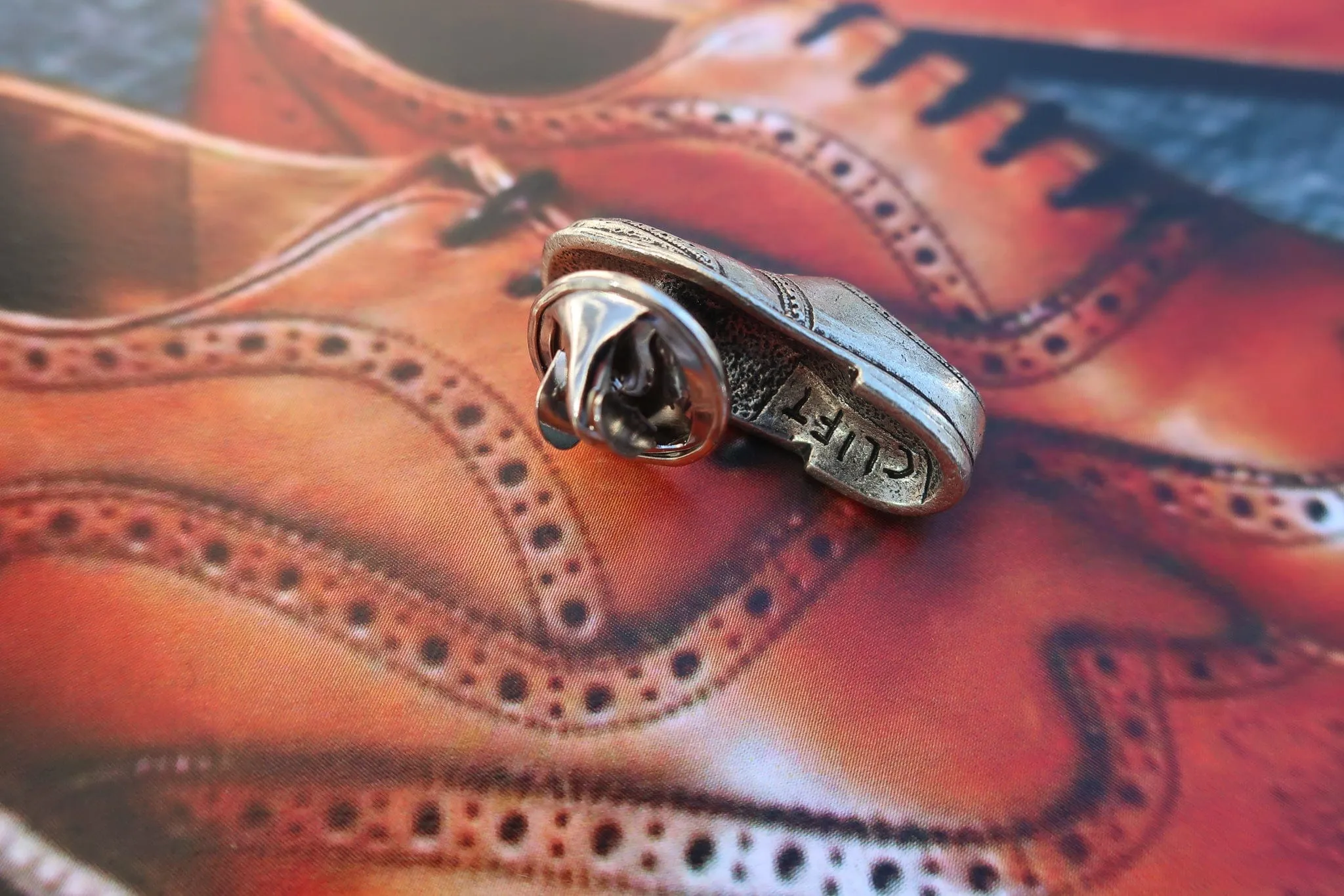 Wingtips Lapel Pin