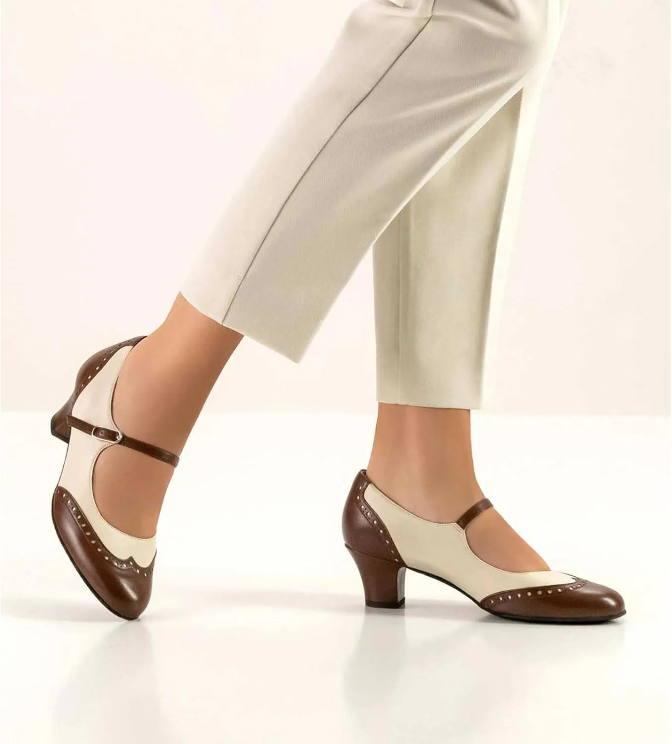 Women's Mary Jane Kitten Heel Two Tone Splicing Wingtip Pumps Closed Round Toe 1.8 Inch Chunky Heel with Ankle Strap Oxford Style Party Office Lady Dress Pumps Shoe